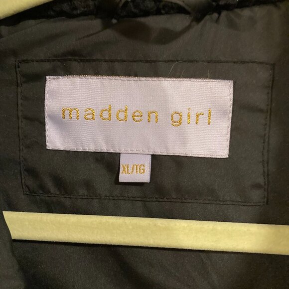 🖤 Fuzzy 🐈‍⬛ madden girl black fleece with snap closure - Picture 2 of 4